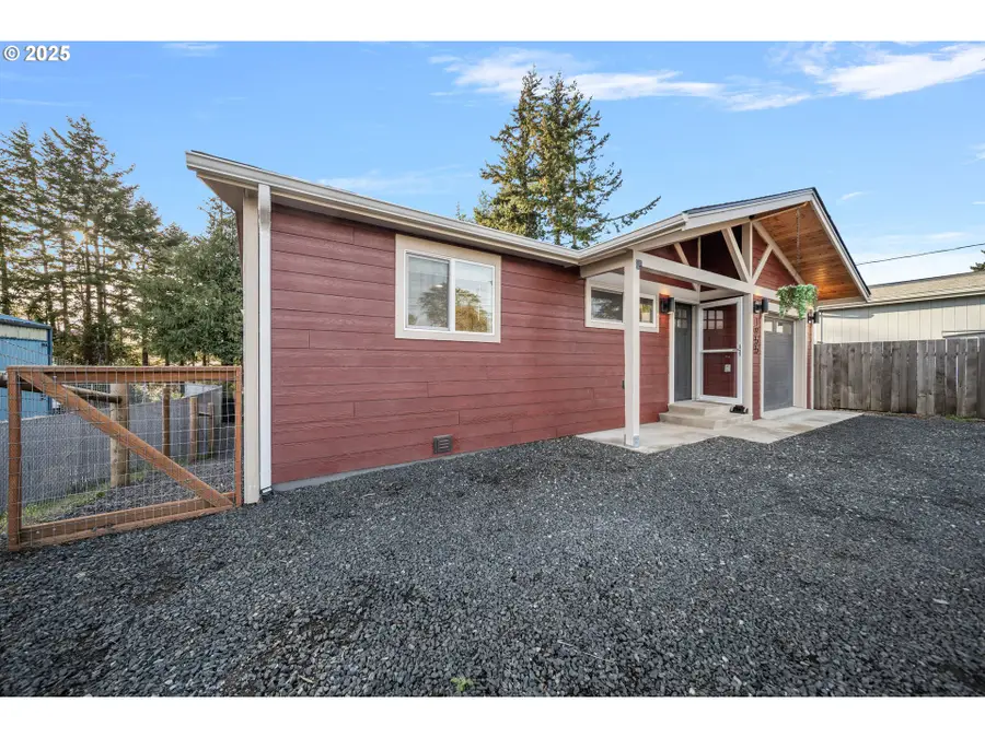 1955 28th St, Coos Bay, OR 97420 - Image #3