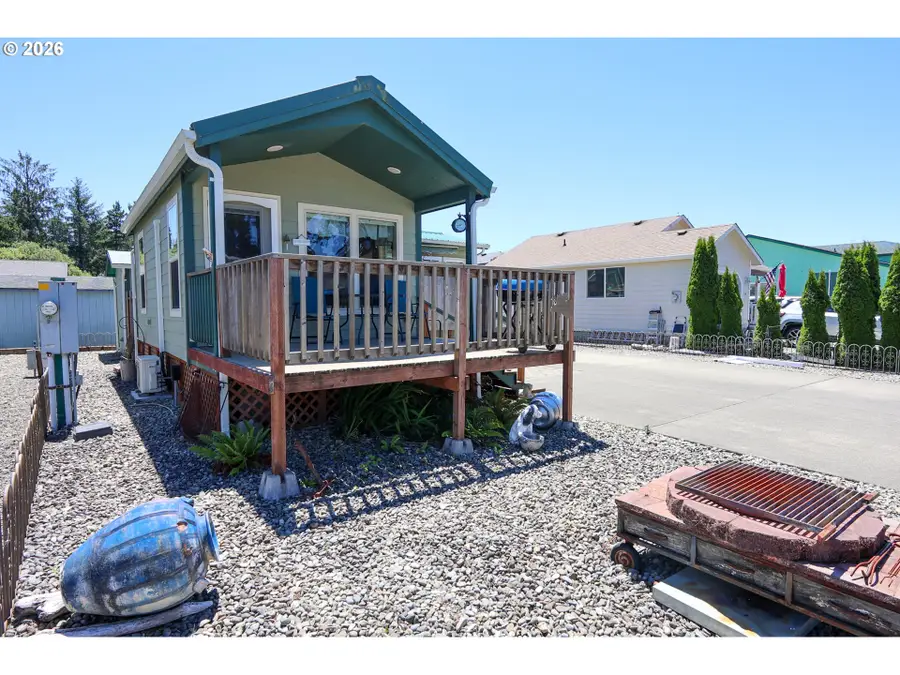 16 Pine Ln, Lakeside, OR 97449 - #2