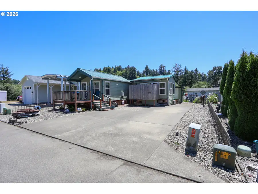 16 Pine Ln, Lakeside, OR 97449 - #3