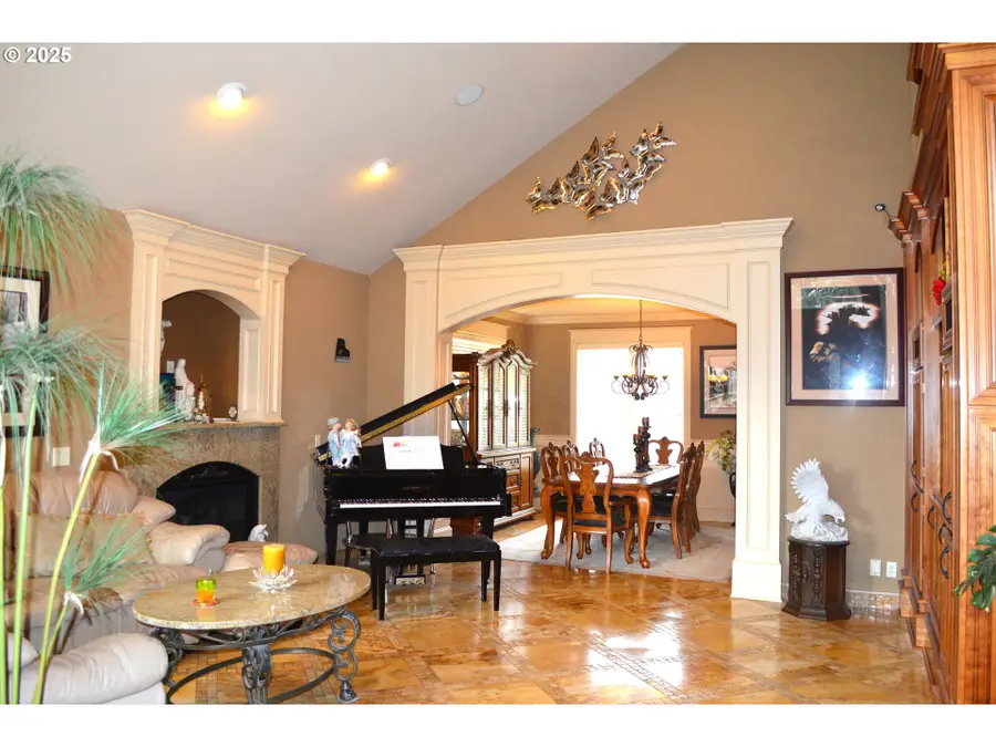 4107 NE 105th Ave, Portland, OR 97220 - Image #2