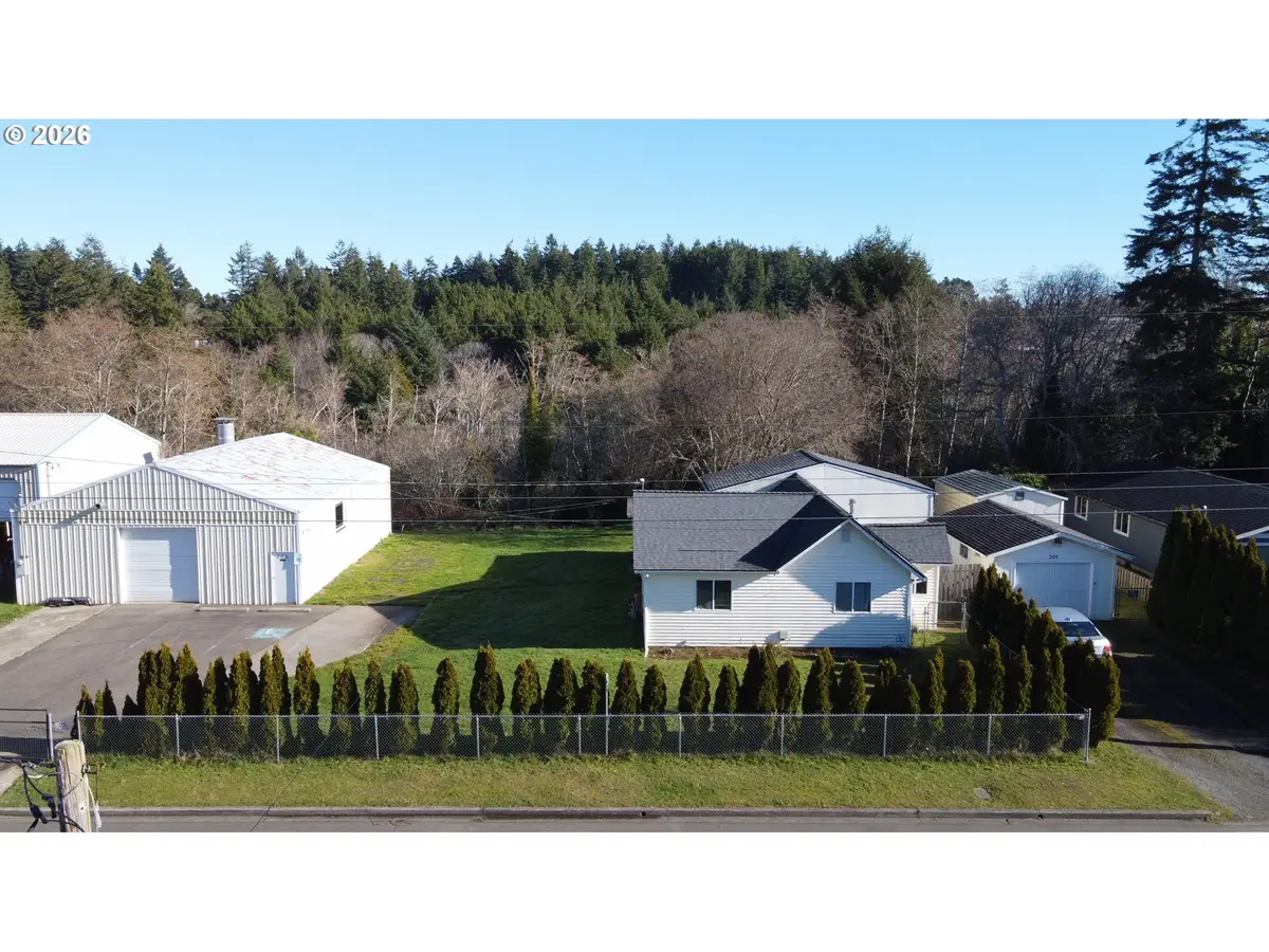 205 N Schoneman Ave, Coos Bay, OR 97420 - #1
