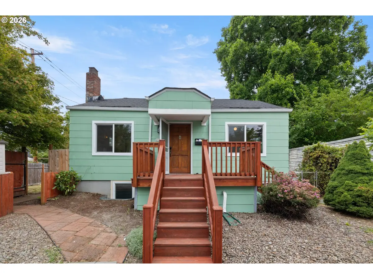 2132 SE Reedway St, Portland, OR 97202 - #1