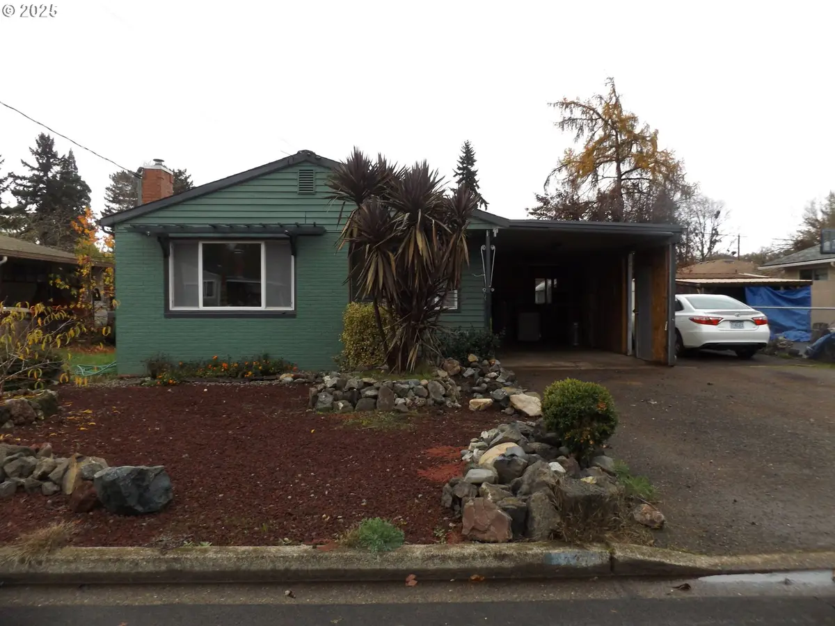 324 W Berdine St, Roseburg, OR 97471 - Image #1