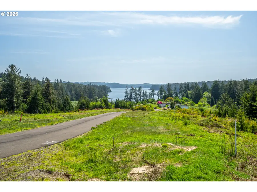 83615 Clear Lake Rd Rd #4, Florence, OR 97439 - #3