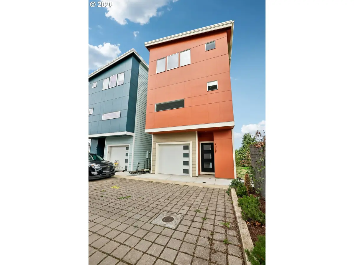 9027 NE Hoyt St, Portland, OR 97220 - #1