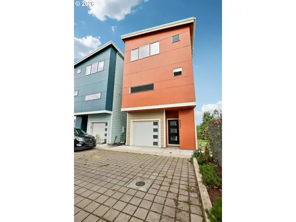 9027 NE Hoyt St, Portland, OR 97220