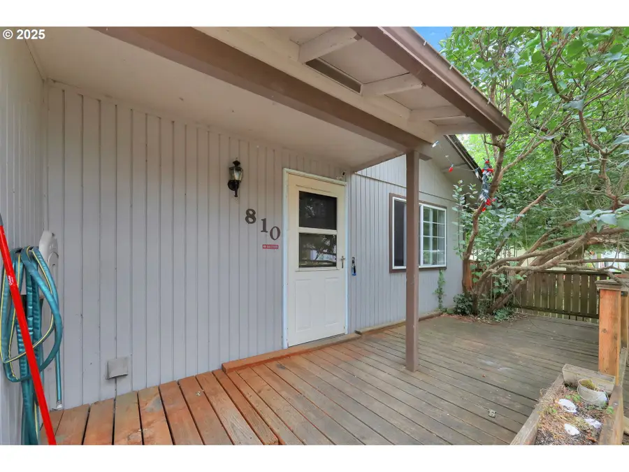 810 Birch St, Junction City, OR 97448 - Image #2