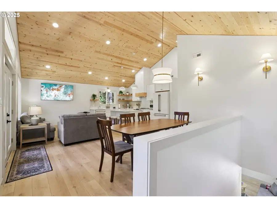 26824 E Henry Creek Rd, Rhododendron, OR 97049 - Image #3