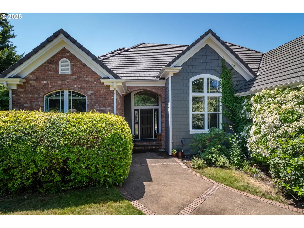 295 Fairway Village Ln, Roseburg, OR 97471 - Image #1