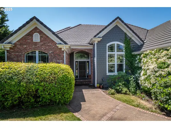 295 Fairway Village Ln, Roseburg, OR 97471