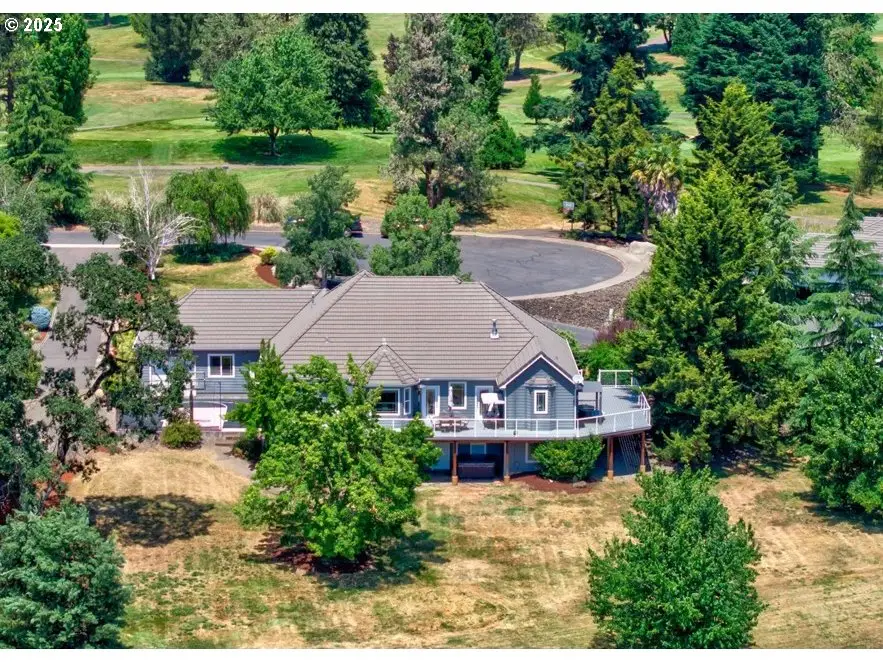 295 Fairway Village Ln, Roseburg, OR 97471 - Image #2