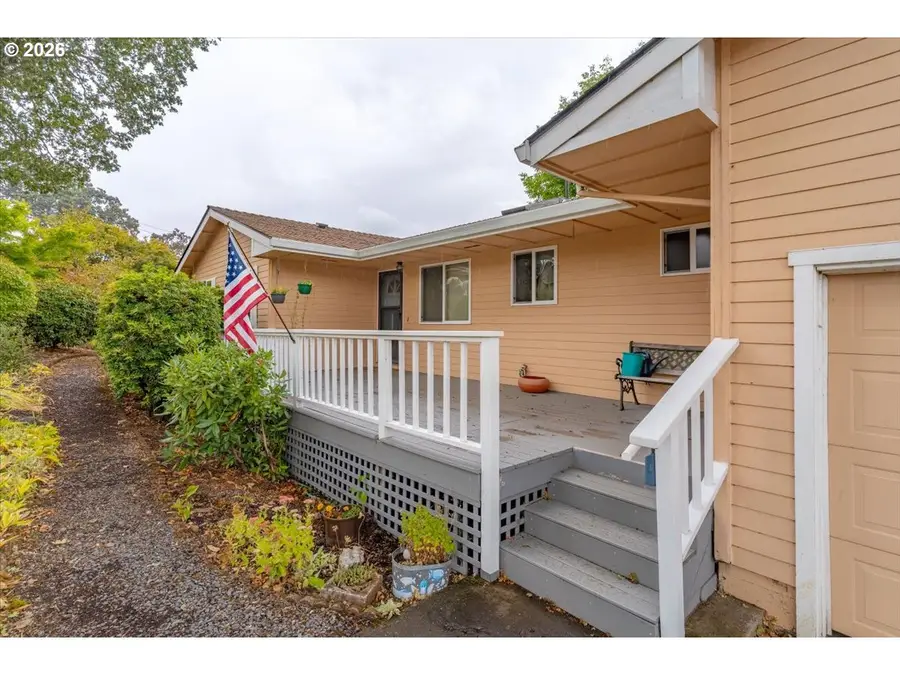 1065 Reserve St, Silverton, OR 97381 - #3