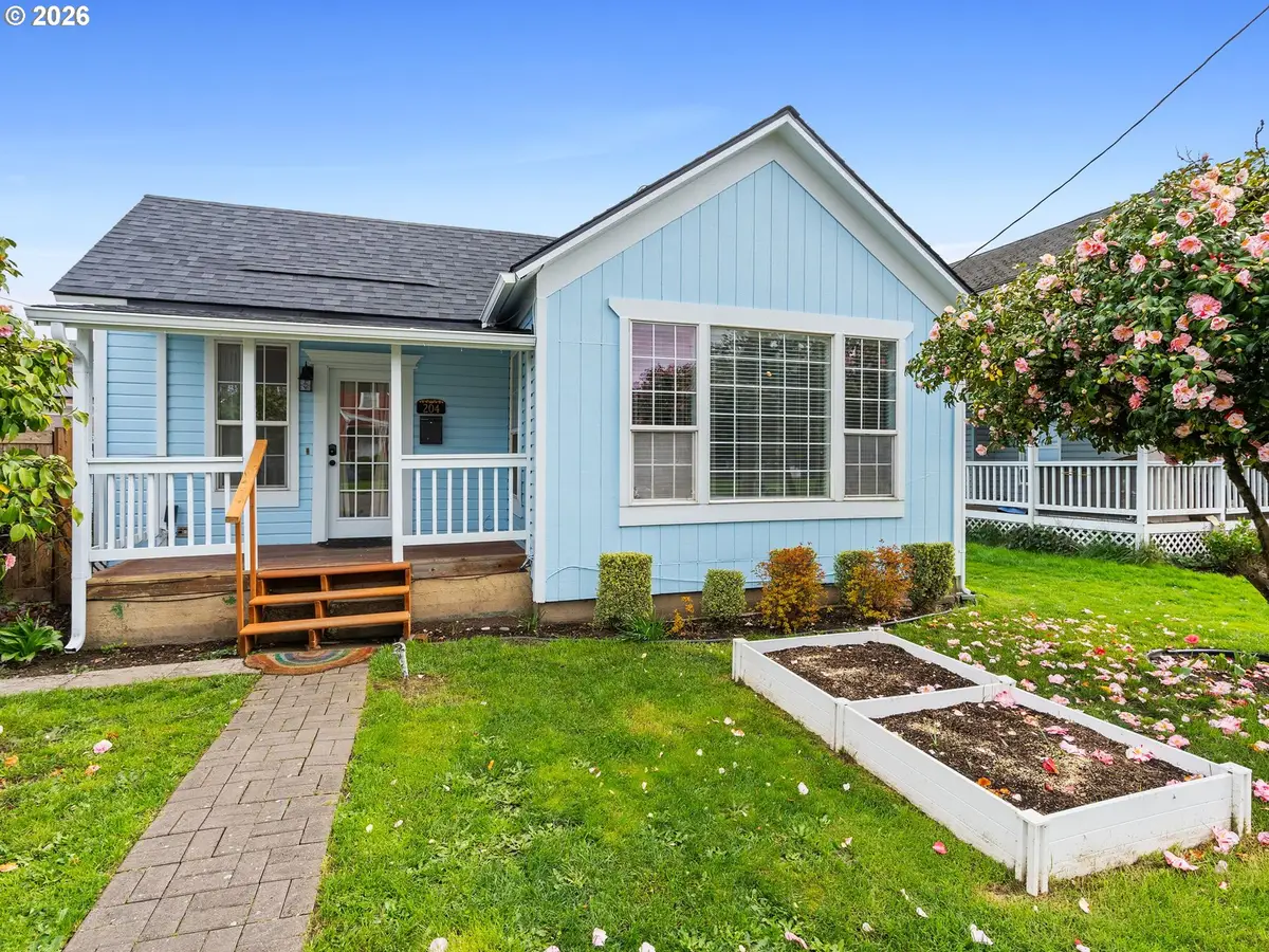 204 S Main St, Newberg, OR 97132 - #1