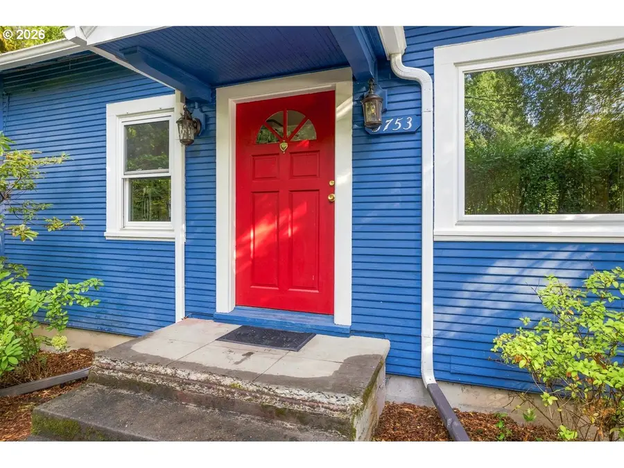 5753 SW Vermont St, Portland, OR 97219 - #2