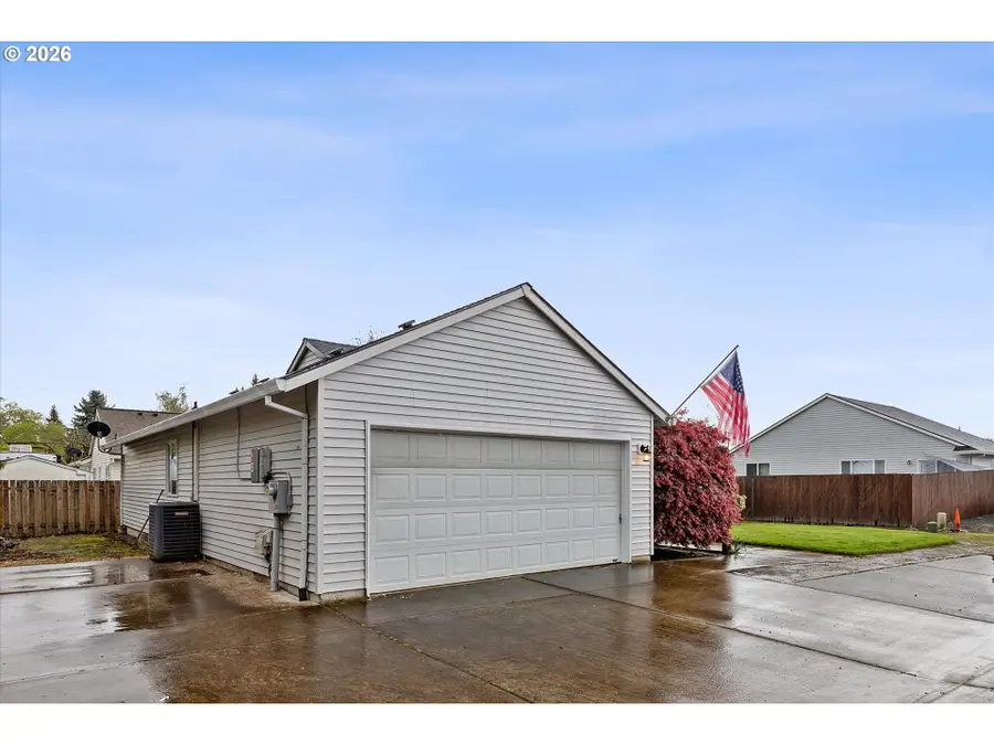 708 Bell St, Dayton, OR 97114 - #3