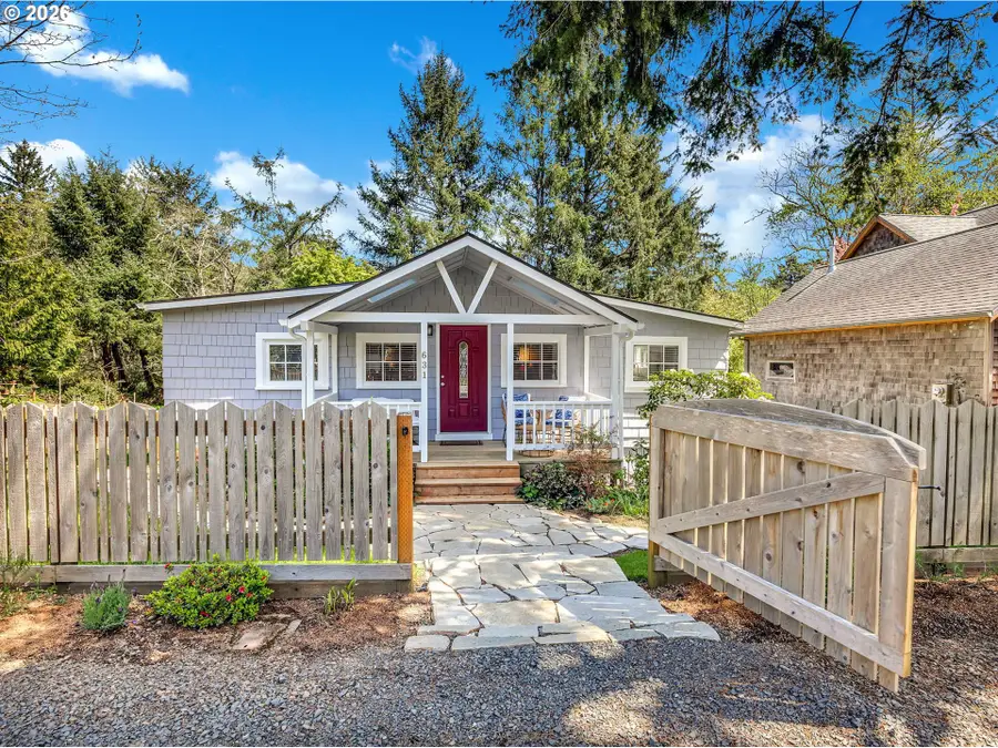 631 N Larch St, Cannon Beach, OR 97110 - #3