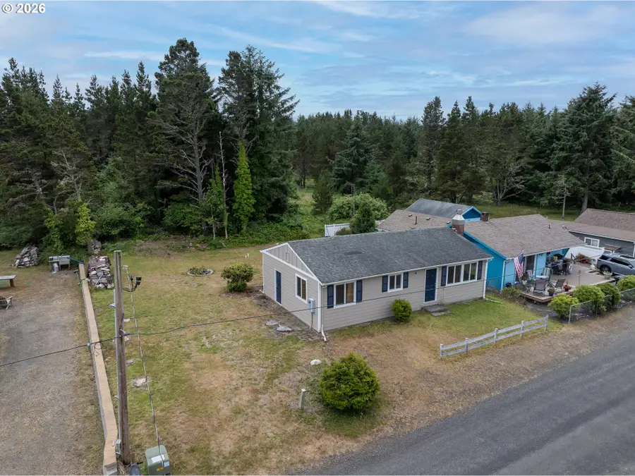 1412 170th Pl, Long Beach North Beach Peninsula, WA 98631 - #2