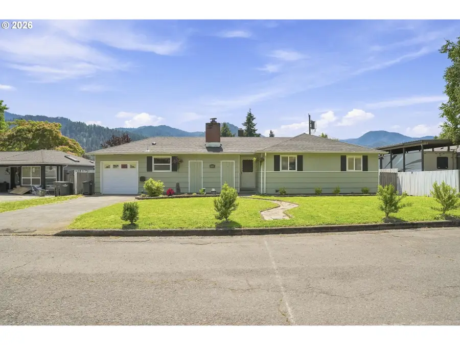 47768 Portal Dr, Oakridge, OR 97463 - #2