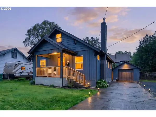 274 N 3rd St, StHelens, OR 97051