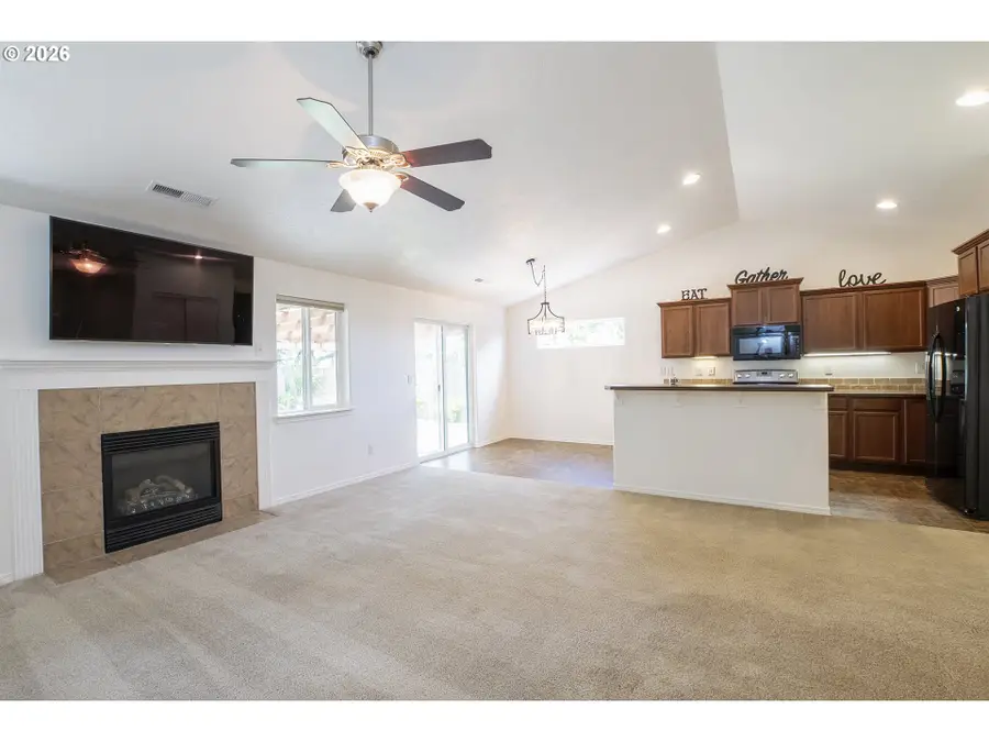 4950 Glacier Dr, Springfield, OR 97478 - #3