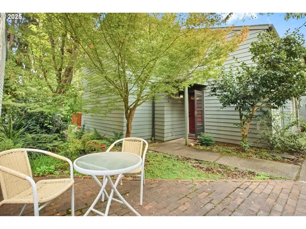 4441 Fox Hollow Rd #4, Eugene, OR 97405