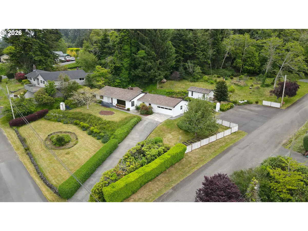 1338 D St, Coos Bay, OR 97420 - #1