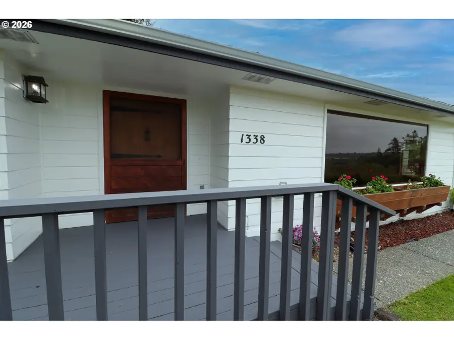 1338 D St, Coos Bay, OR 97420 - #3