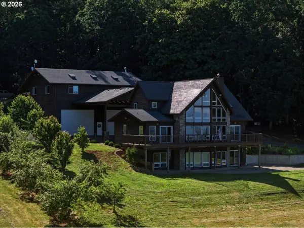 22000 SE Upper Matthews Creek Ln, Amity, OR 97101