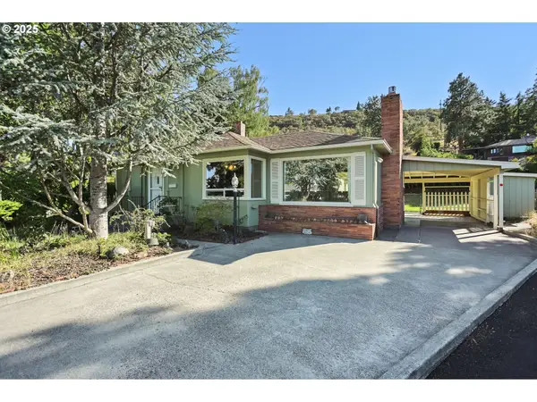 1622 W 12th St, TheDalles, OR 97058