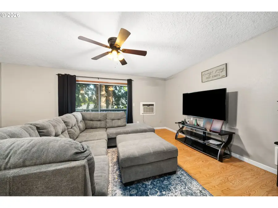 180 NE Kane Dr, Gresham, OR 97030 - Image #2