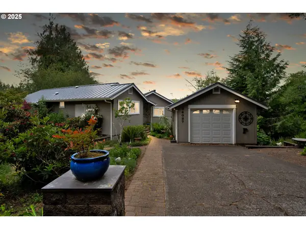 6027 View Loop, Florence, OR 97439