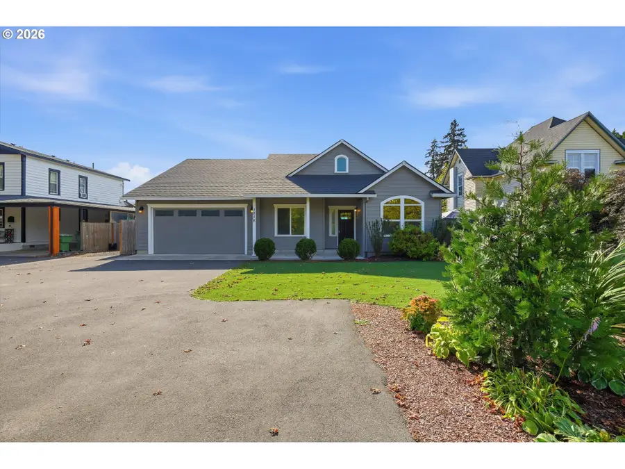1318 E 1st St, Newberg, OR 97132 - #2