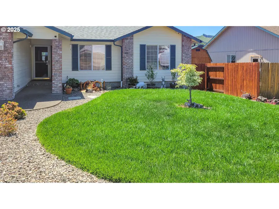 1234 E Fourth Ave, Sutherlin, OR 97479 - Image #2