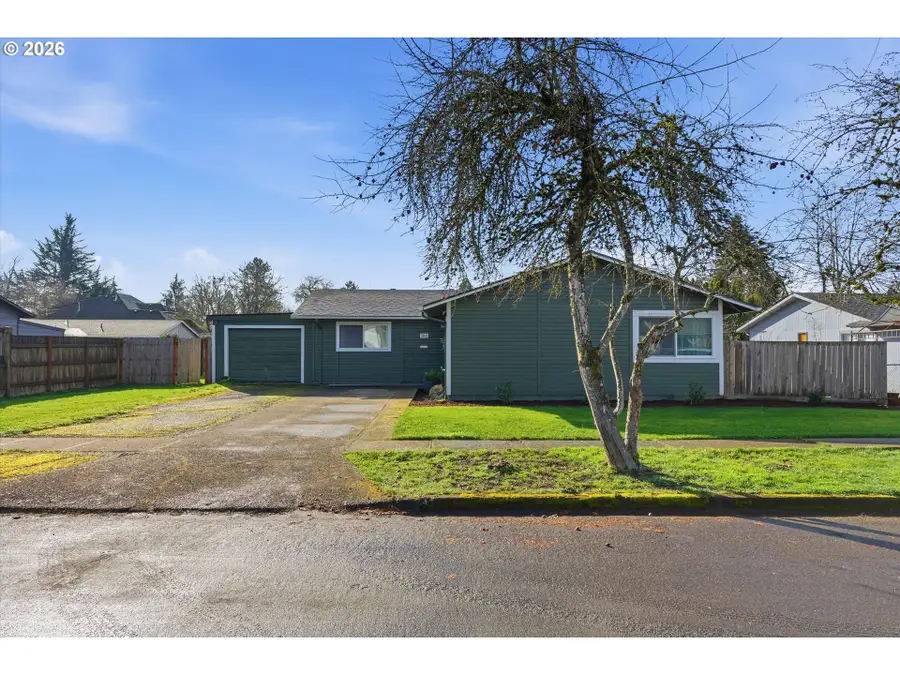 704 E Pinehurst Dr, Newberg, OR 97132 - #3