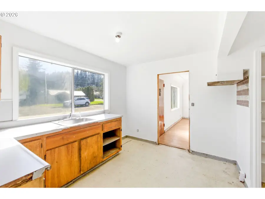 320 Juniper St, Sweet Home, OR 97386 - #3