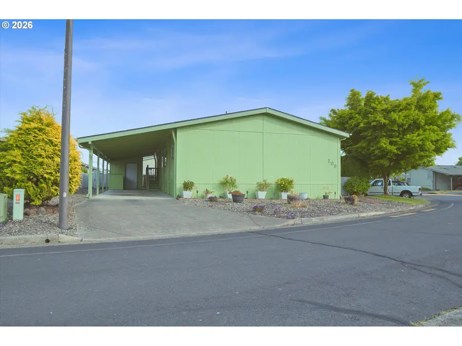 109 Blue Heron Dr, Longview, WA 98632 - #3
