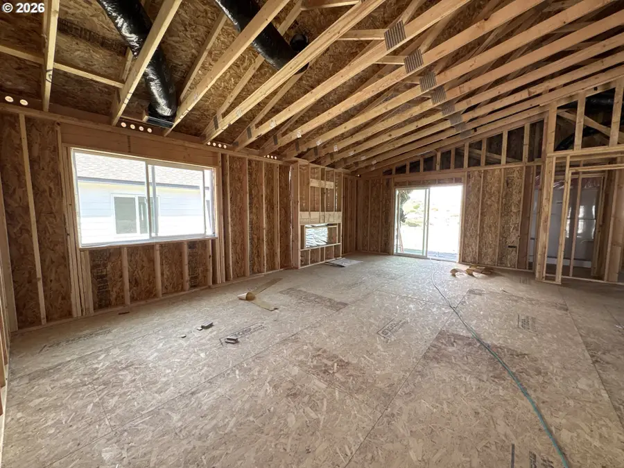 867 E Kinsley Ave, Hermiston, OR 97838 - #3