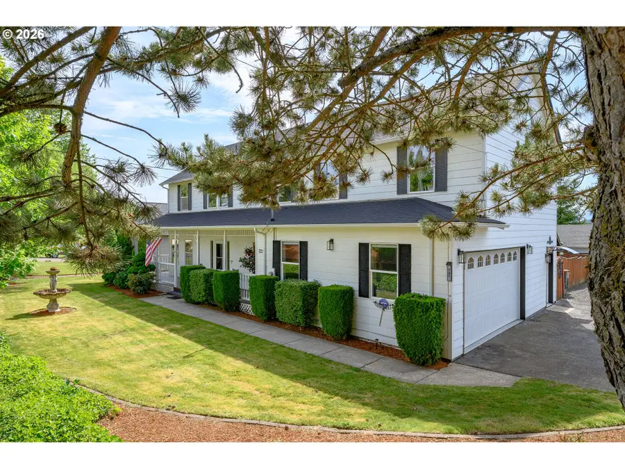 721 S Park St, Carlton, OR 97111 - #3