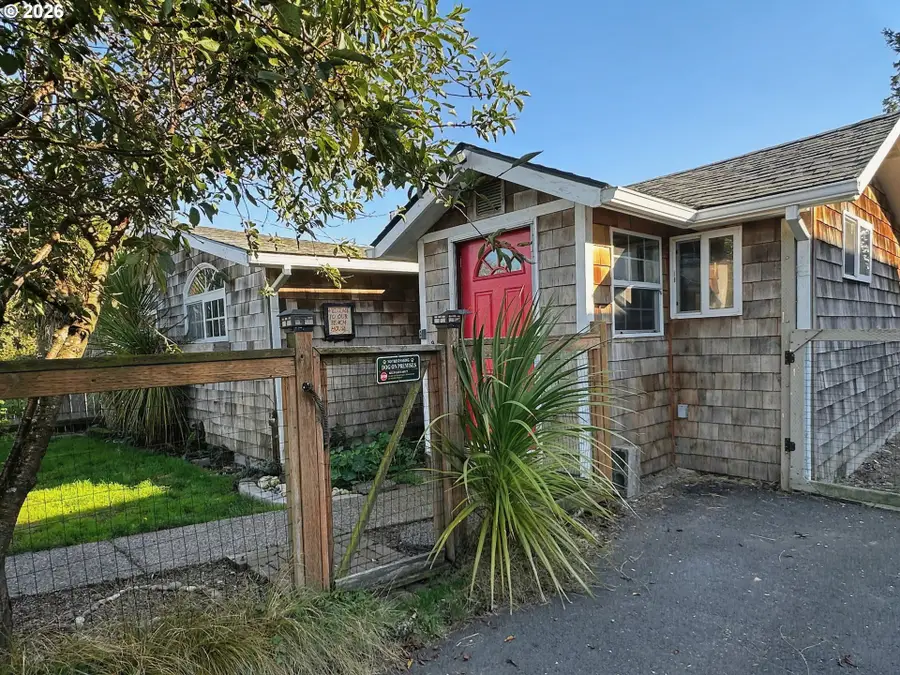 779 16th Ave, Seaside, OR 97138 - #2