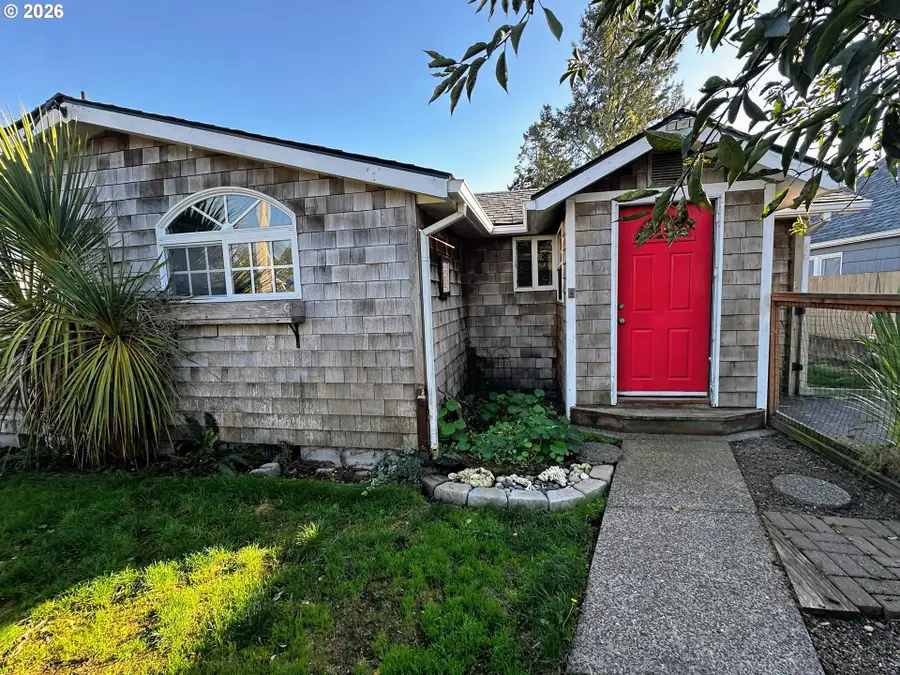 779 16th Ave, Seaside, OR 97138 - #3