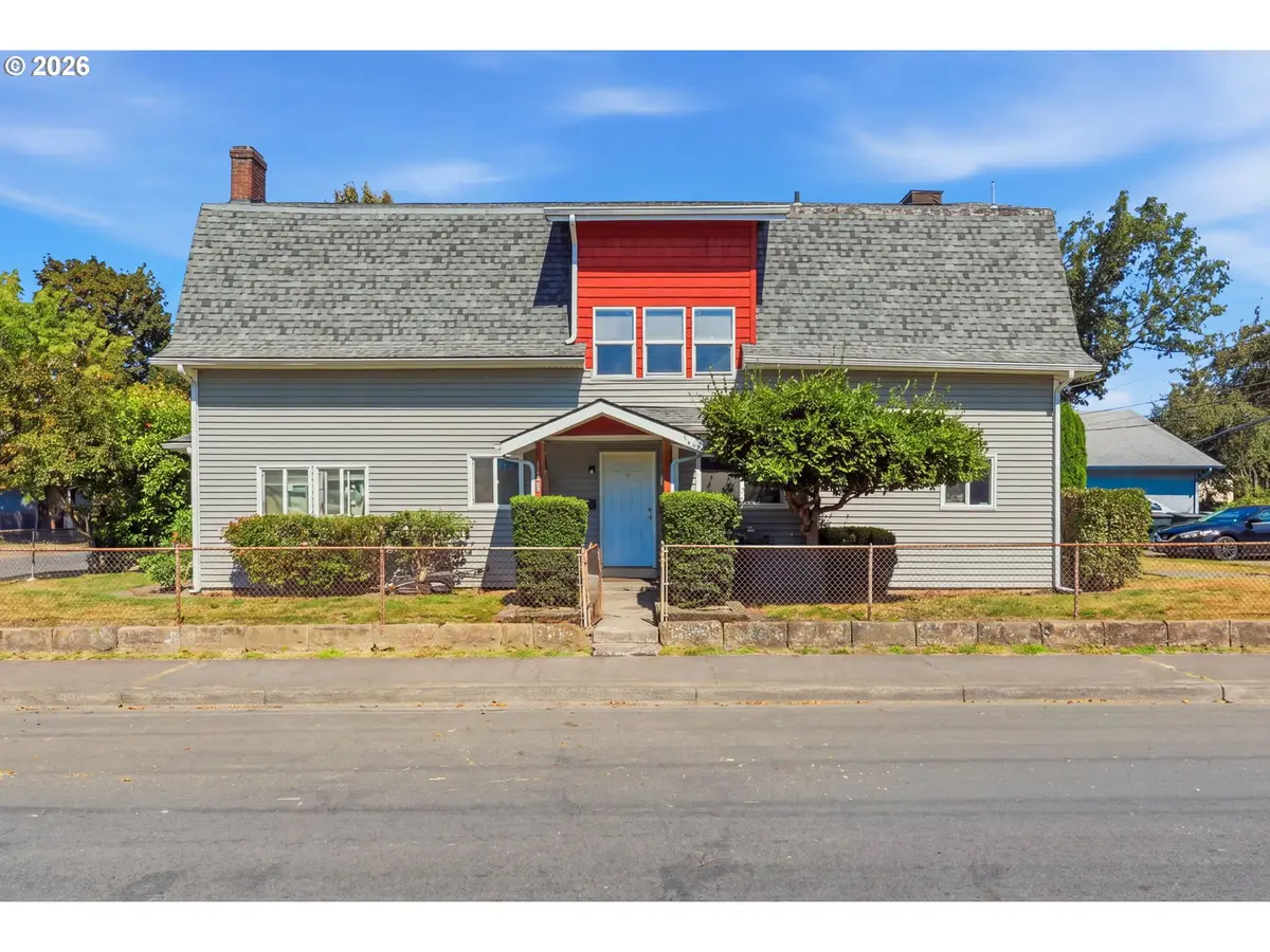 302 17th Ave, Longview, WA 98632 - #1