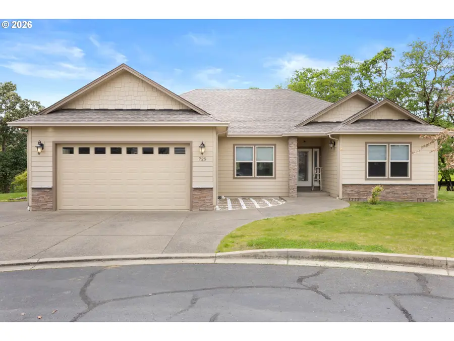 725 Slazenger Ct, Sutherlin, OR 97479 - #2