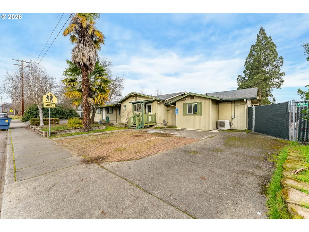 1117 SW Greenwood Ave, Grants Pass, OR 97526 - Image #1