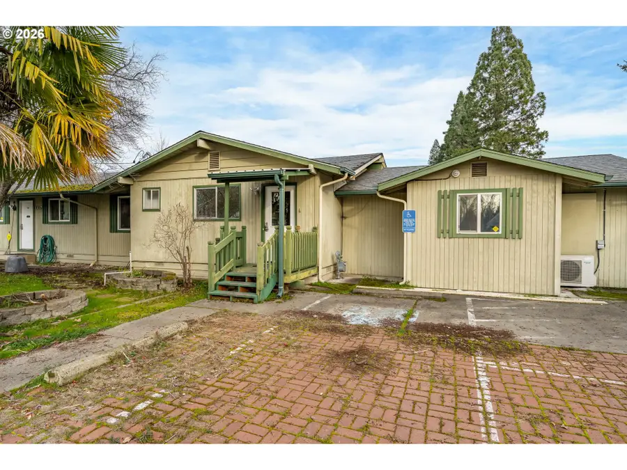 1117 SW Greenwood Ave, Grants Pass, OR 97526 - Image #2