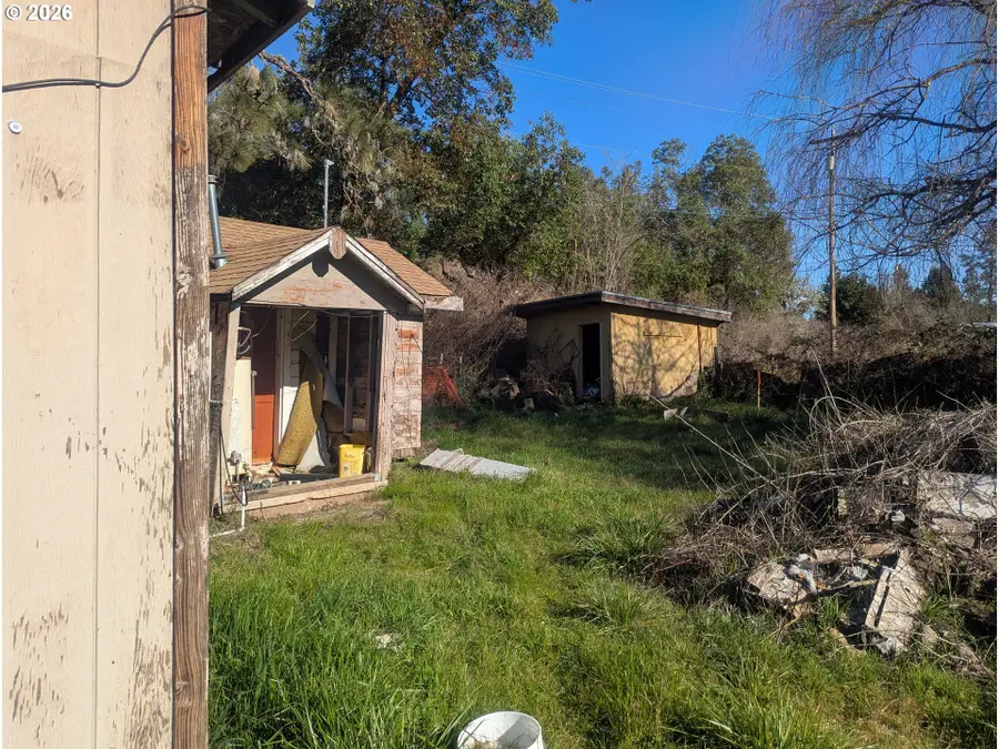 301 B Ave, Canyonville, OR 97417 - Image #3