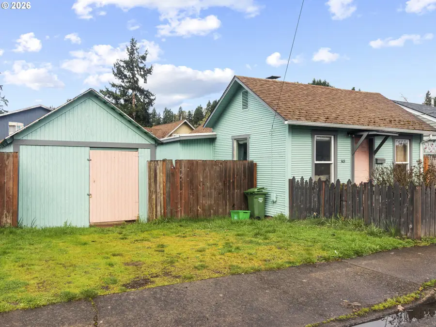 303 N 8th St, Cottage Grove, OR 97424 - #3