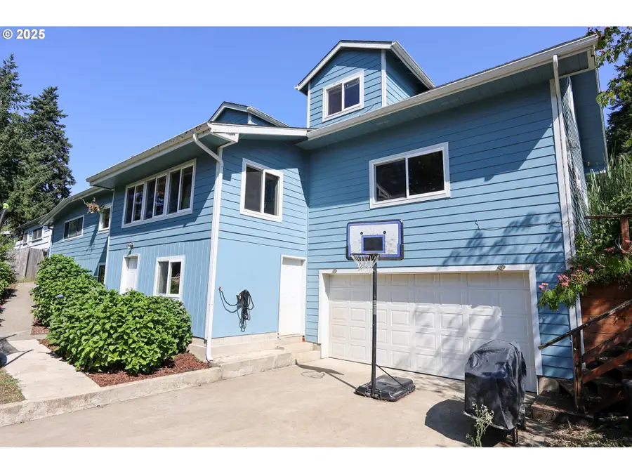 1575 N Henry St, Coquille, OR 97423 - #3