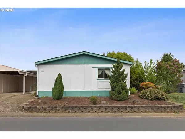 300 SE Lacreole Dr, Dallas, OR 97338