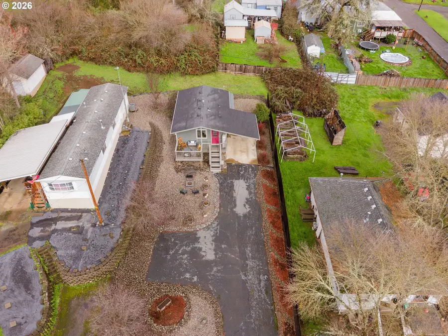 2046 NE Freemont Ave, Roseburg, OR 97470 - Image #2