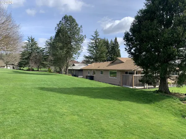 15645 SW Queen Victoria Pl, Portland, OR 97224